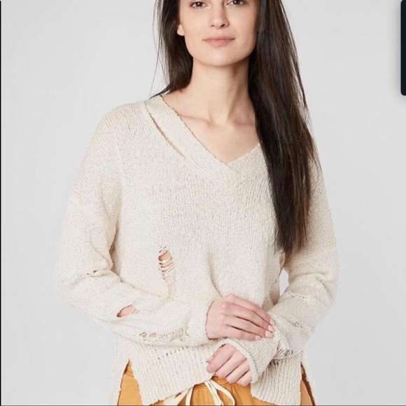 FATE v neck Sweater - Picture 2 of 4